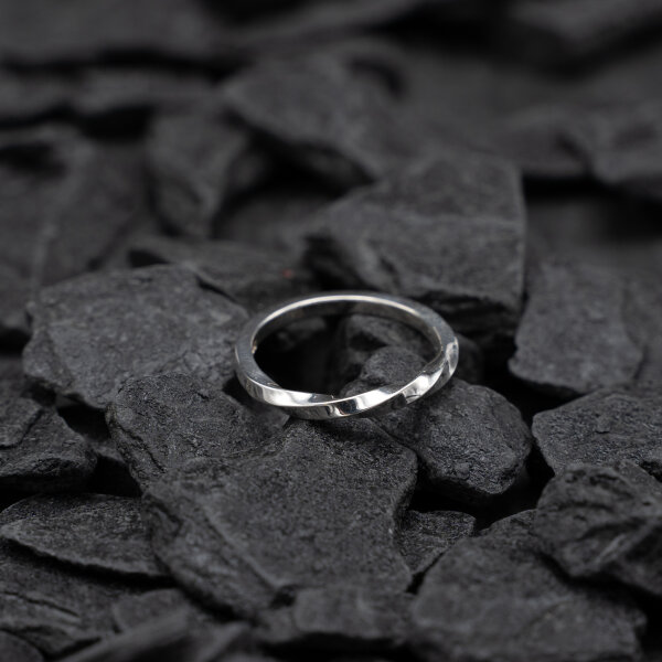 Ring leicht gedreht, Silber