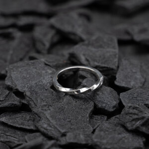 Ring leicht gedreht, Silber