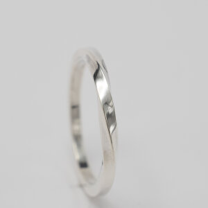 Ring leicht gedreht, Silber