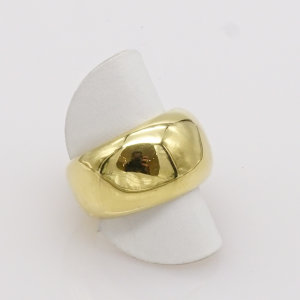 Ring, 585/°°°Gelbgold hohl montiert, mit Sägemuster