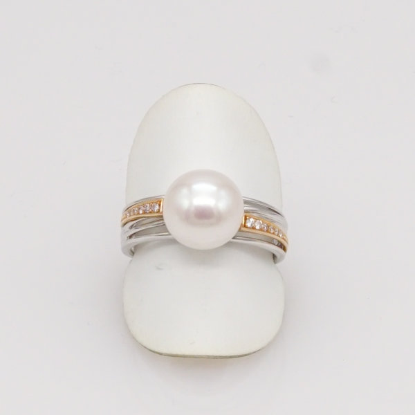 Ring, 585/°°°Gelbgold, große Perle, Brillanten, bicolor
